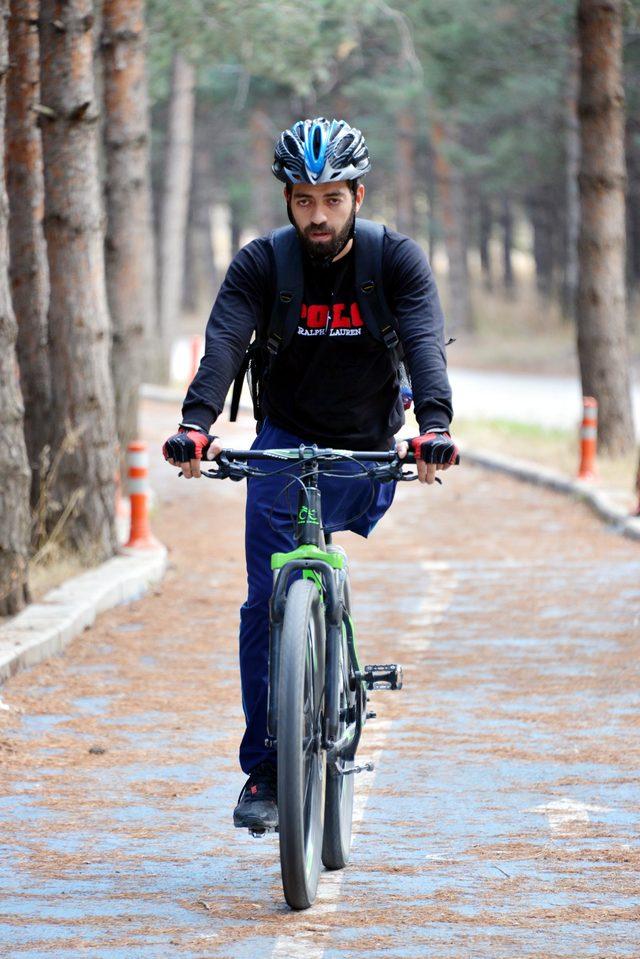 Yaşama futbol ve bisikletle tutundu 1