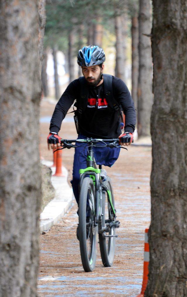 Yaşama futbol ve bisikletle tutundu 2