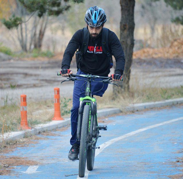Yaşama futbol ve bisikletle tutundu 3