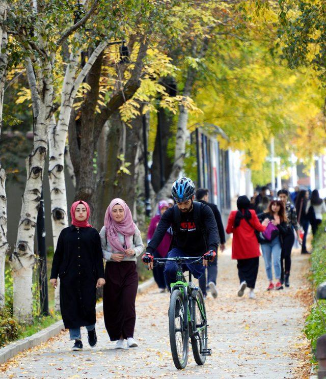 Yaşama futbol ve bisikletle tutundu 4