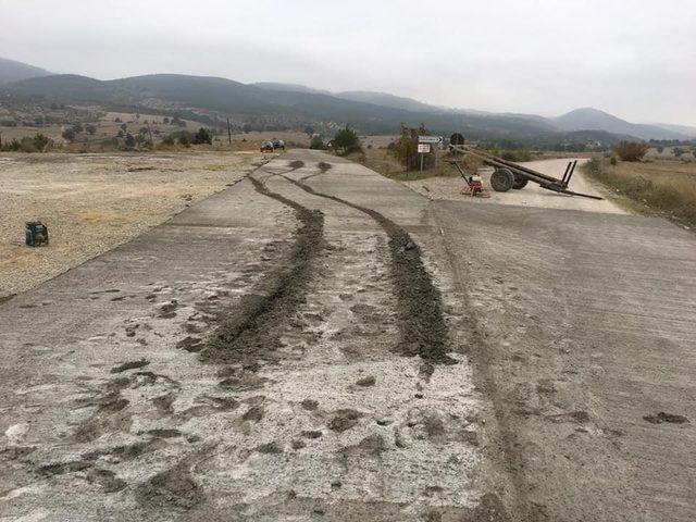 Kastamonu’da dökülen beton yola zarar verildi