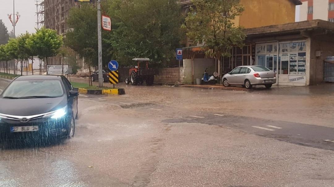 Gaziantep&rsquo;te sağanak yağış etkili oldu