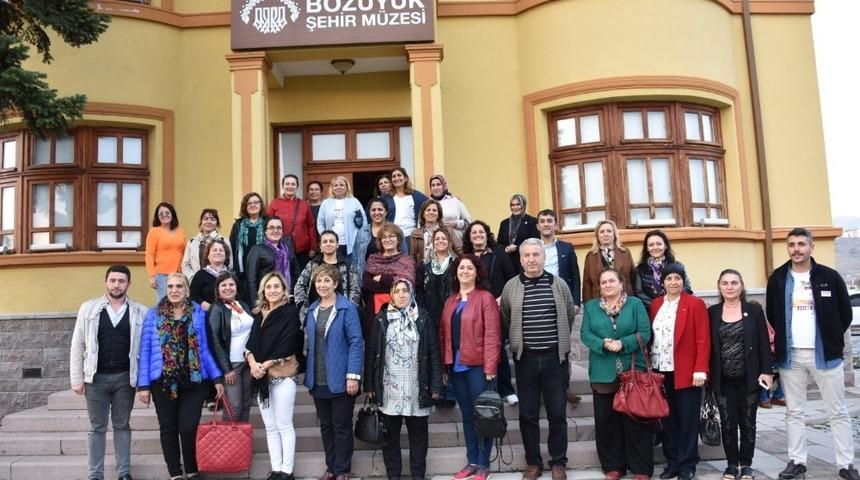 81 ilden gelen kadın muhtarlar Boz&uuml;y&uuml;k Şehir M&uuml;zesini ziyaret etti