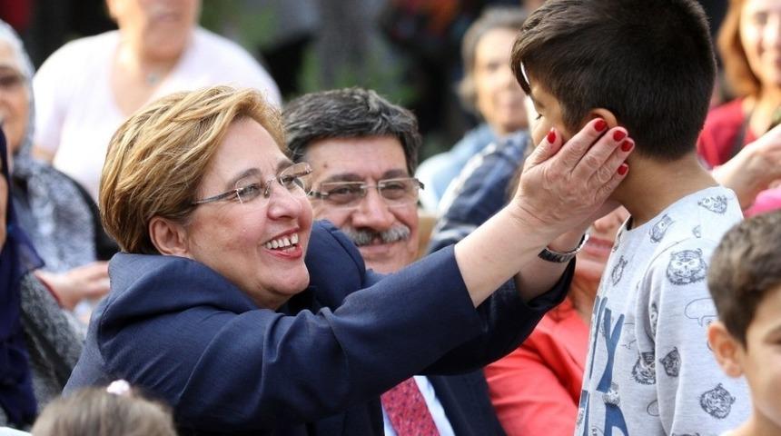 Konak&rsquo;ta Cumhuriyet coşkusu s&uuml;r&uuml;yor