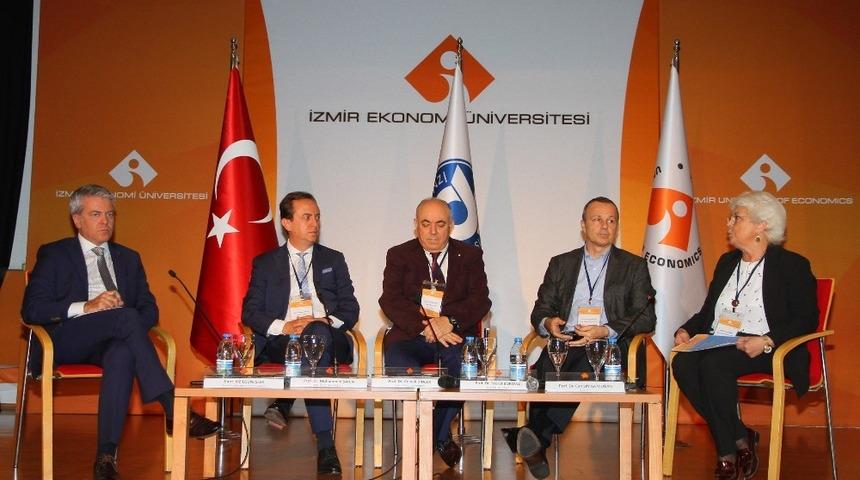 İzmir Ekonomi &Uuml;niversitesi&rsquo;nde İngilizce &ccedil;alıştayı