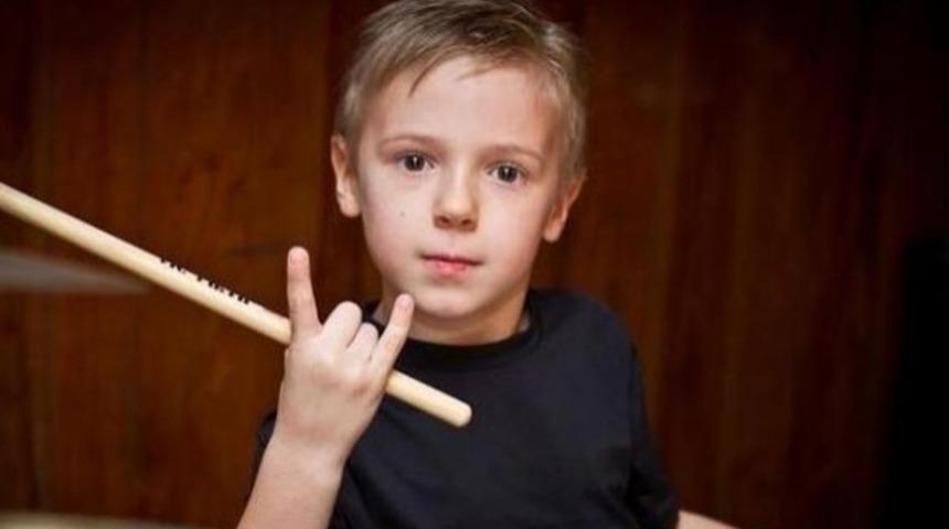 6 yaşındaki Avery'nin Master of Puppets ile İmtihanı!