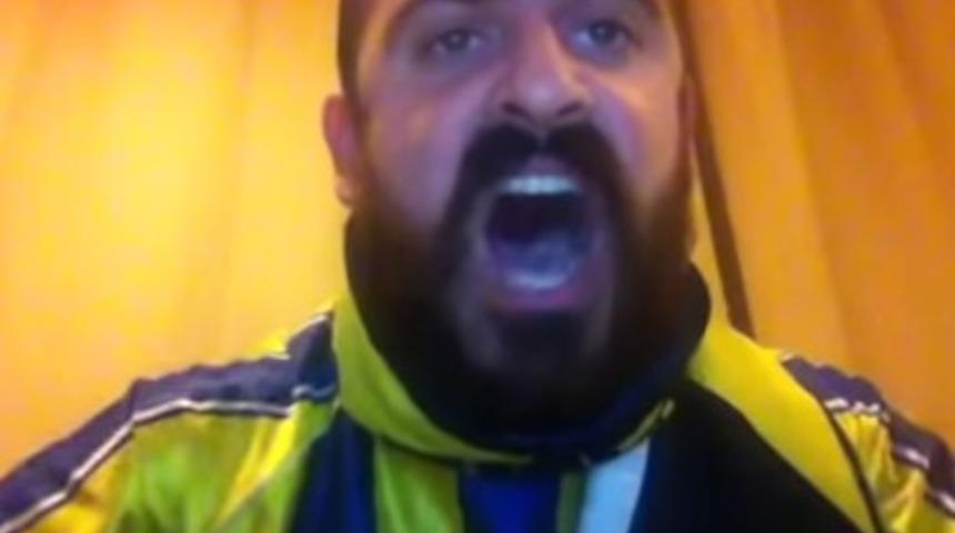 Emre Bel&ouml;zoğlu'na Şarkı Yazan &Ccedil;ılgın Taraftar