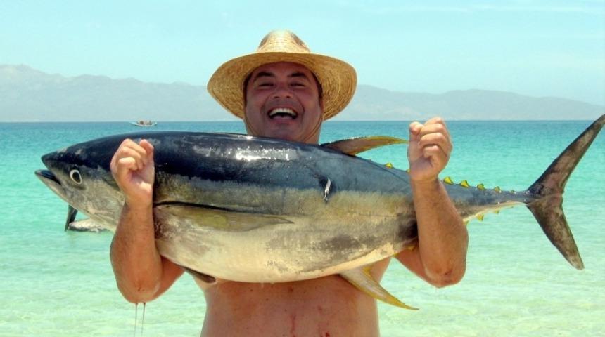 Balık&ccedil;ı Ebe Oldu, Hamile Balık Doğurdu!