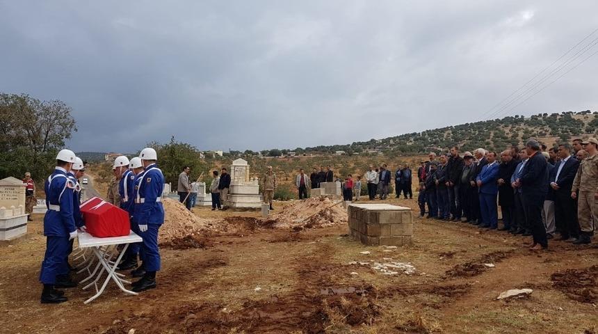 Besni&rsquo;de Kıbrıs Gazisi son yolculuğuna uğurlandı