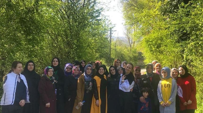 Binlerce kadın, Kartepe doğasında spor yapıyor