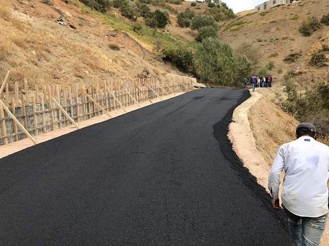 Şemdinli’de yollar asfaltlanıyor