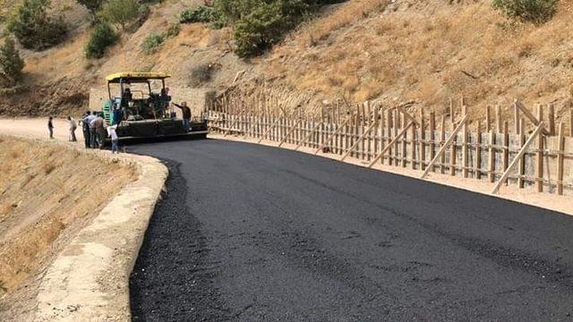 Şemdinli’de yollar asfaltlanıyor