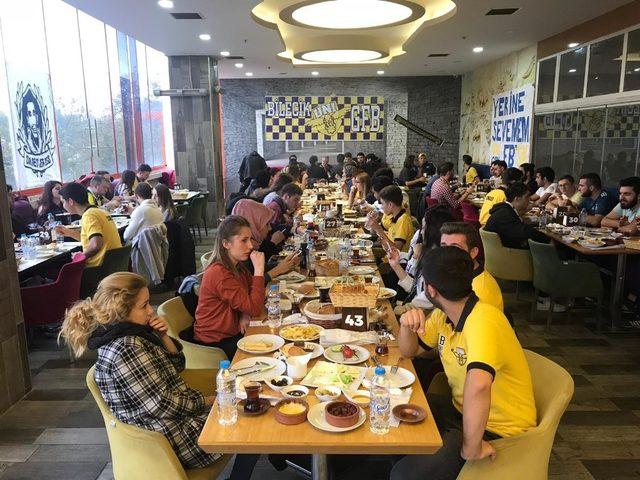 Genç Fenerbahçeliler kahvaltıda buluştu