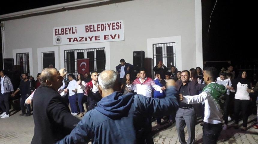 Elbeylili gençlere asker kınası yakıldı