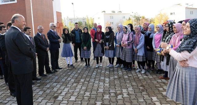 İlk dersi Vali Azizoğlu verdi