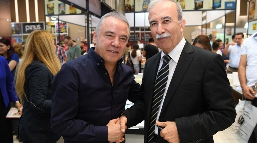 Antalya Konyaaltı Kitap Fuarına b&uuml;y&uuml;k ilgi