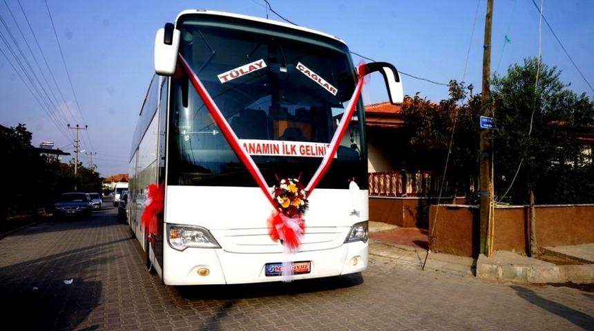 Gelin almaya s&uuml;slediği otob&uuml;sle gitti