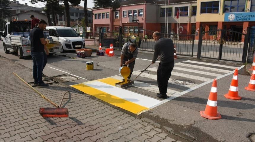 Okul &ouml;nlerine yaya ge&ccedil;itleri