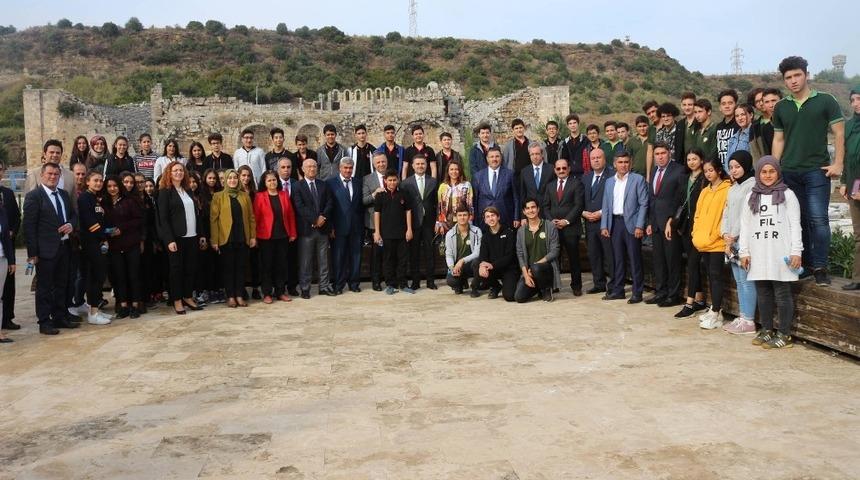 &Ouml;ğrenciler ilk kez Perge&rsquo;de