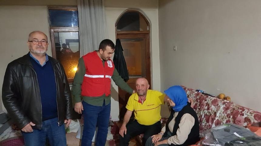 Kızılay evlerinde ziyaret etti