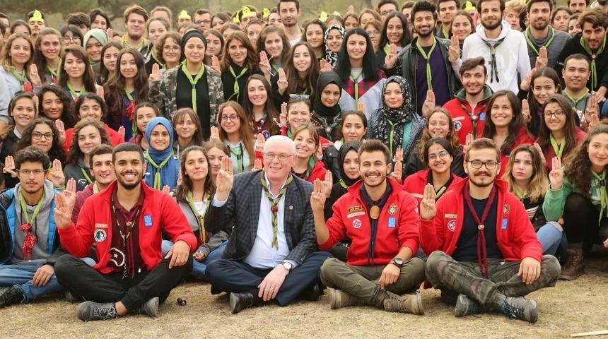 Başkan Kurt gen&ccedil; izcilerle buluştu