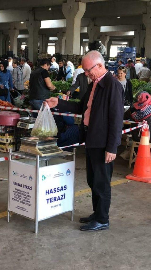 İzmit’te zabıtalar denetimlerini sürdürüyor