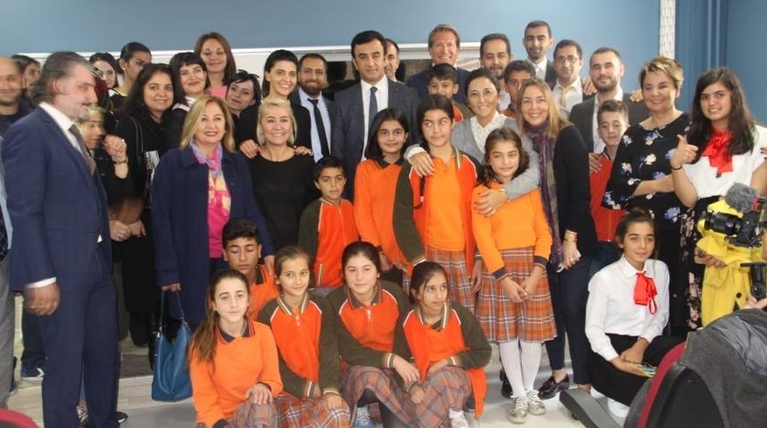 Oriflime&rsquo;dan Vanlı &ouml;ğrencilere &ccedil;ok ama&ccedil;lı salon