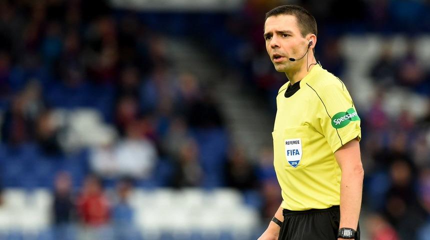 Sevilla - Akhisarspor maçında Kevin Clancy düdük çalacak