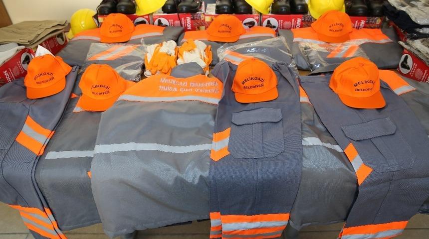 Melikgazi&rsquo;den &ccedil;alışanlara kışlık giyim