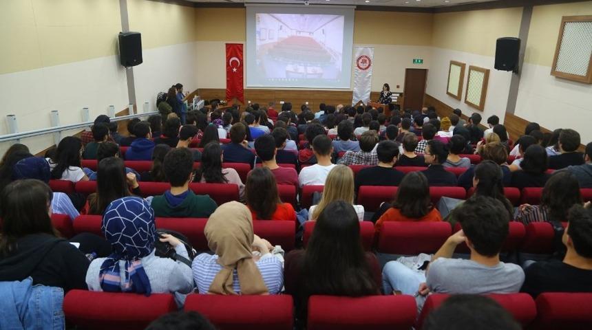 &rsquo;Yapay Zek&acirc; ve &Ccedil;oklu Tekillikler&rsquo; konusu SD&Uuml;&rsquo;de ele alındı