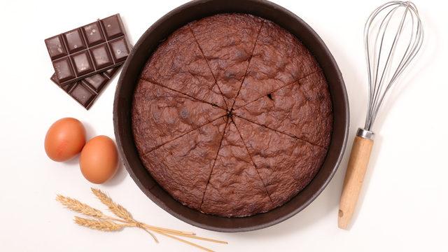 Kakaolu kek tarifi: Klasik anne keki ile cevizli, şekersiz, tepside kakaolu kek tarifleri