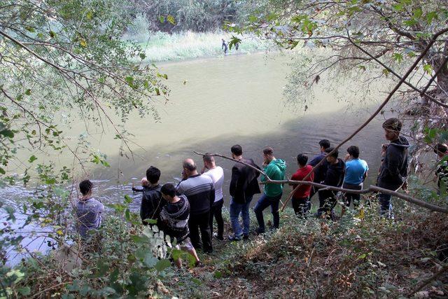 Asi Nehri'nde kaybolan genç aranıyor<br />
