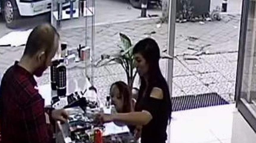 Uyanık çalışan tırnakçılık yöntemi ile dolandırıcılığı engelledi