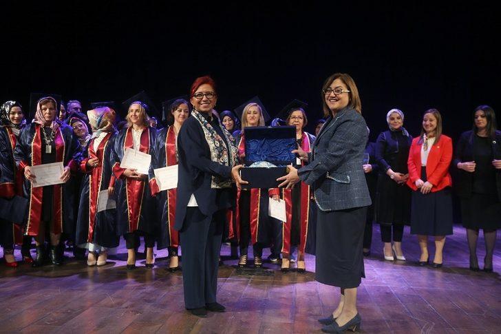 Yerel Yönetimde Kadın akademisinin sertifika töreni düzenlendi G4