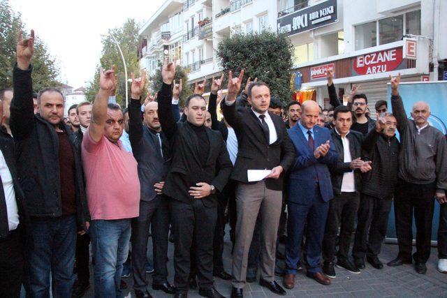 Ülkü Ocakları'ndan 'Andımız' okumalı Memur-Sen protestosu