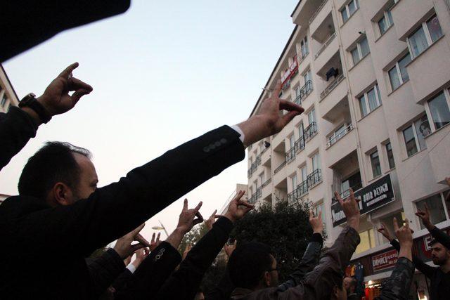 Ülkü Ocakları'ndan 'Andımız' okumalı Memur-Sen protestosu