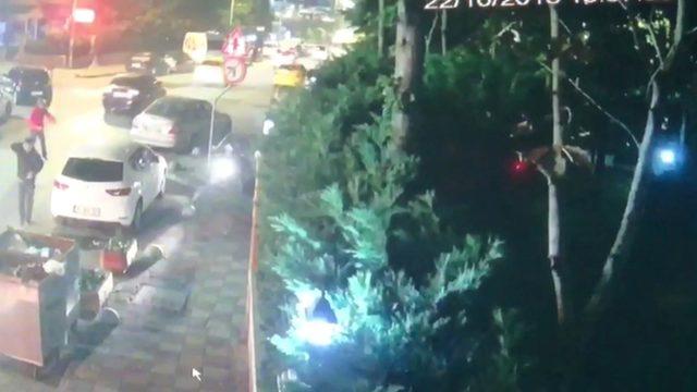 (Özel)Kadıköy'de bıçaklama dehşeti kamerada (2)