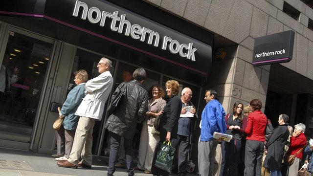 Küresel mali kriz Britanya bankası Northern Rock da dahil bir çok bankanın batmasına sebep olmuştu