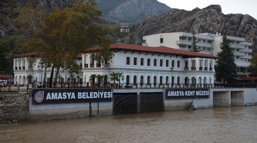 Amasya Belediyesi yeni binasına taşındı