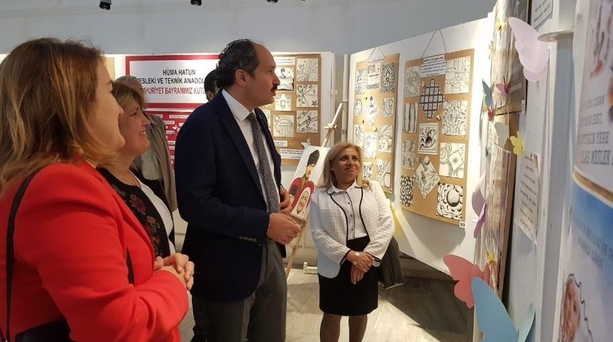 &Ouml;ğrenciler eserlerini Cumhuriyet i&ccedil;in sergiledi