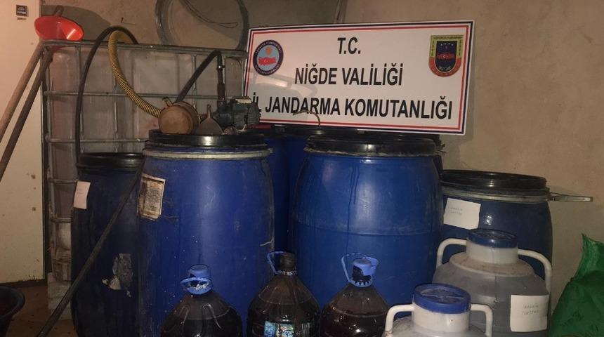 Ev yapımı şarap yapan bir kişi jandarma tarafından g&ouml;zaltına alındı