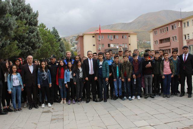 Hakkari Emniyeti, 150 öğrenciyi İstanbul ve Çanakkale'ye gönderdi