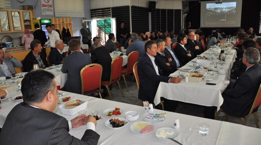 Kaymakam ve Belediye Başkanı muhtarlarla buluştu