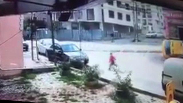 Çocuğu ezmemek için direksiyonu kırınca takla attı