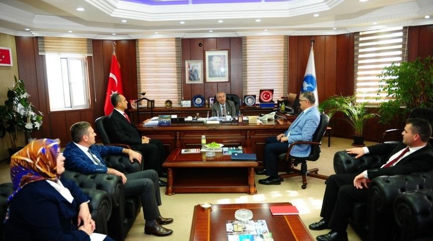 Rekt&ouml;r Battal ve M&uuml;d&uuml;r Tekve arasında işbirliği protokol&uuml; imzalandı