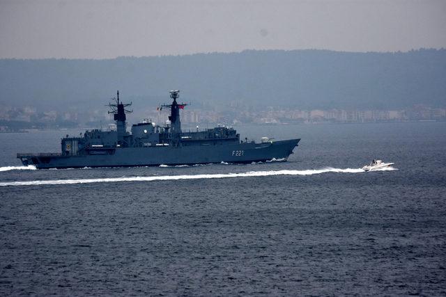 Romanya savaş gemisi Çanakkale Boğazı'ndan geçti