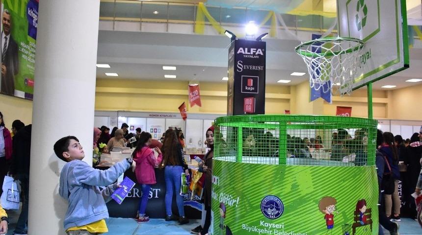 Kitap Fuarı&rsquo;nda 672 bin 524 ziyaret&ccedil;i, 0 atık