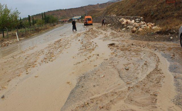 Adıyaman Çelikhan yolunda sel