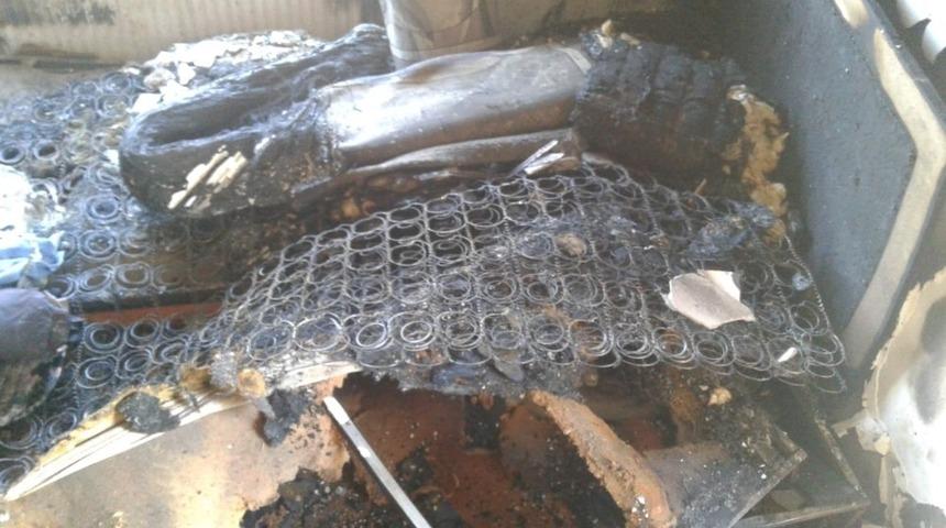 Evi yanan aileye Yunusemre Belediyesi sahip &ccedil;ıktı