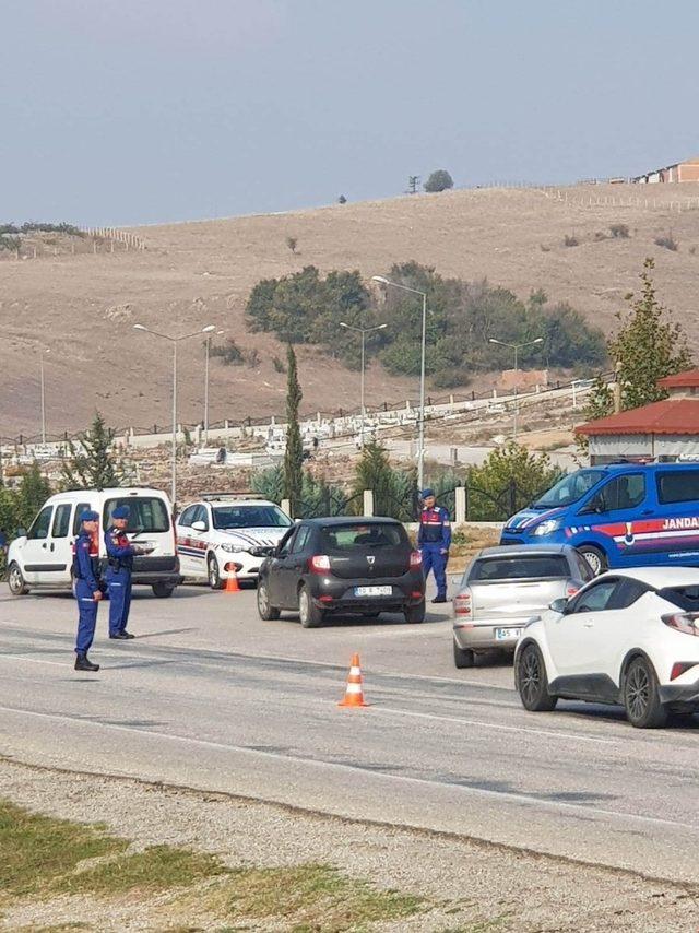 Jandarma trafiği havadan ve karadan denetliyor